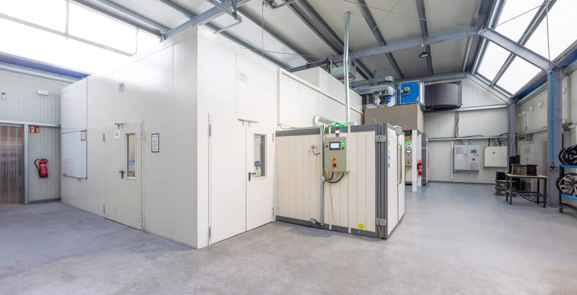 Beschichtungshalle der Custom Automotive GmbH in Rodenbach bei Hanau